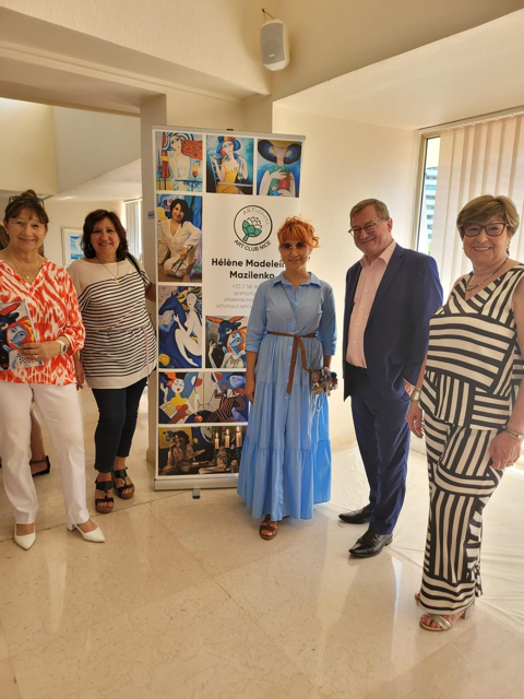 Lors de l'exposition, de gauche à droite:
Madame Benassayag, Madame geslin du Conseil Syndical du Ducal, l'artiste Eléna Mazilenko, François Dubout Président de Marina-Unit avec, à sa gauche, Maria Collado, infatigable trésorière de notre association et particulièrement impliquée dans l’organisation de cet événement.